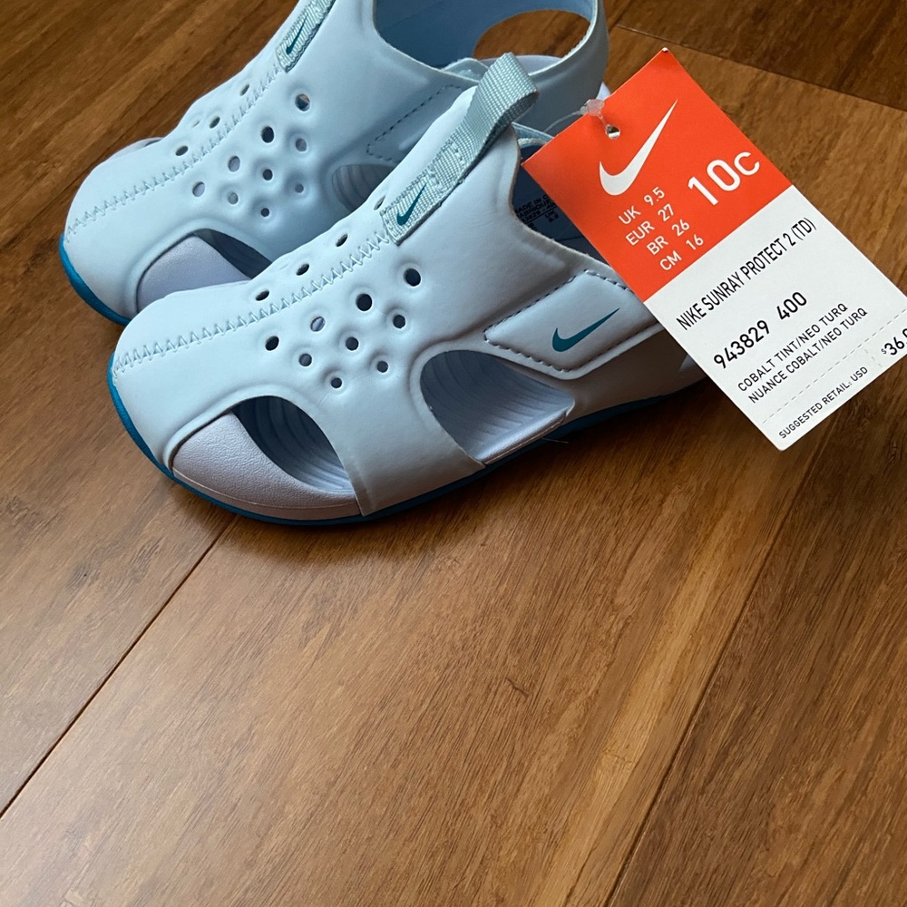 Nike size 10c kids sandals NEW